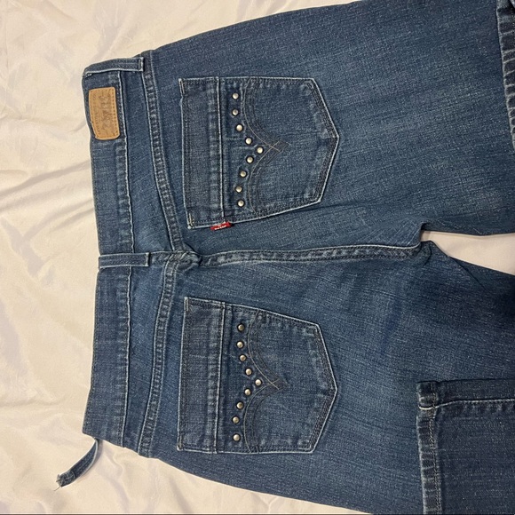 EUC Levi’s denim jeans. Size 6. - Picture 10 of 10